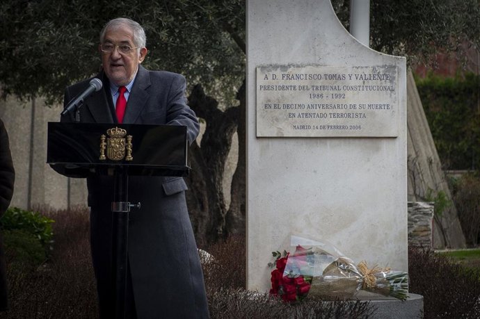 El presidente del Tribunal Constitucional, Cándido Conde-Pumpido, interviene durante el homenaje al presidente emérito del TC Francisco Tomás y Valiente en el XXVII aniversario de su asesinato por ETA.