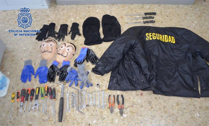 Imagen de los efectos intervenidos en la operación por la Policía Nacional