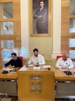 Firma del acuerdo laboral en el Ayuntamiento de Cáceres