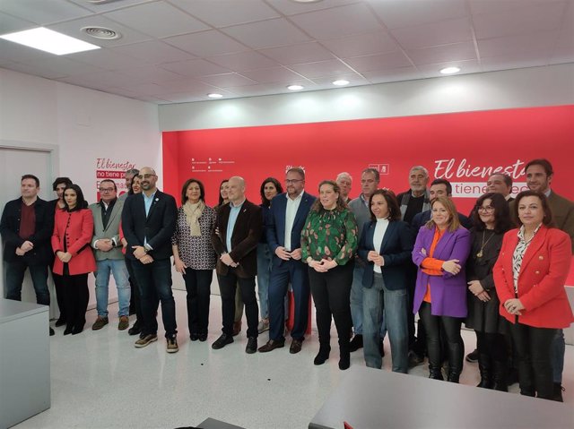 Rodríguez Osuna, acompañado por los integrantes de su candidatura con la que aspira a su tercer mandato en Mérida.