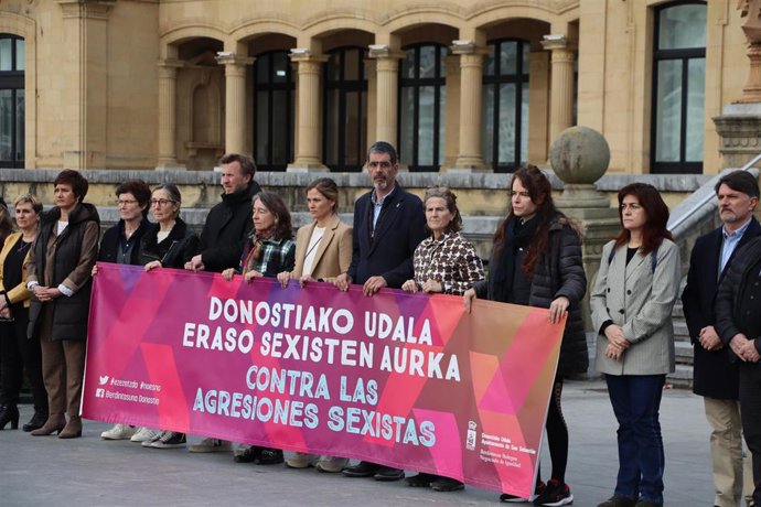 Concentración contra la última agresión sexista en San Sebastián.
