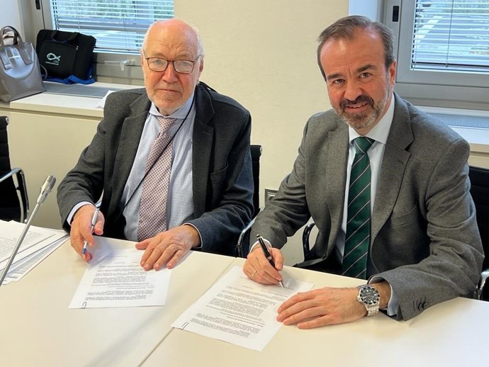 Juan Manuel Liria, presidente de Cepesca, y José Germán Román, director nacional de Grandes Cuentas de Vítaly,