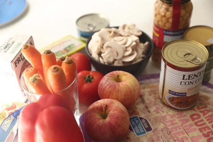 Archivo - Distintos productos de alimentación en un hogar