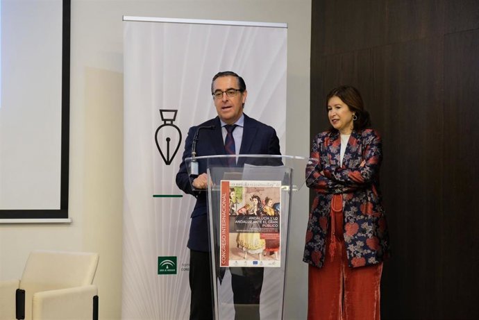 La delegada territorial de Turismo, Cultura y Deporte, Gemma del Corral, y el delegado territorial de Desarrollo Educativo y Formación Profesional y de Universidad, Investigación e Innovación, Miguel Briones, en la inauguración de 'Andalucía y lo andalu