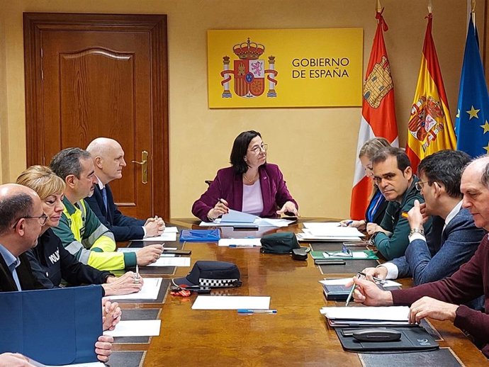 Alicia Villar preside la reunión de la Comisión Provincial de Tráfico.