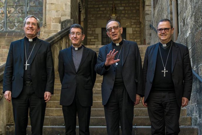 El cardenal arzobispo Juan José Omella, junto a los obispos auxiliares de Barcelona Javier Vilanova, David Abadías y Sergi Gordo