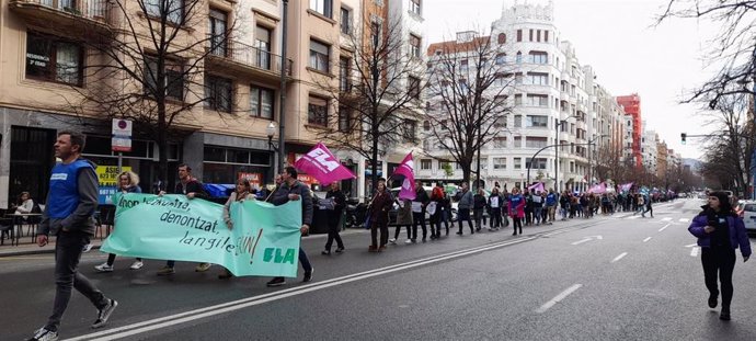 Movilización de ELA en Bilbao para mostrar su desacuerdo con el anteproyecto de Ley de Educación.