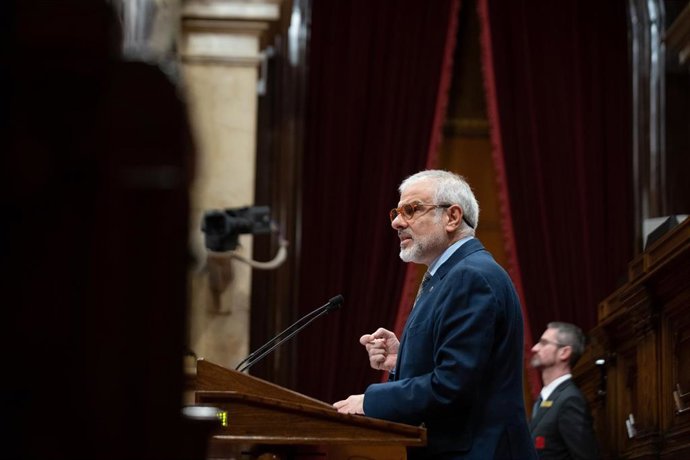 El líder de Cs en el Parlament, Carlos Carrizosa, defiende la enmienda a la totalidad de su grupo en el Parlament.