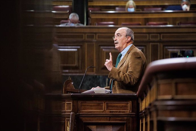 Archivo - El diputado de Vox, Antonio Salvá, interviene en una sesión plenaria en el Congreso de los Diputados, a 30 de noviembre de 2021.