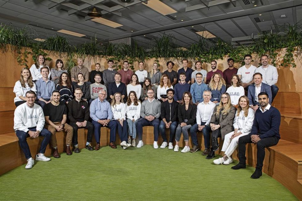 Archivo - Miembros de la primera edición de Amazon Sustainability Accelerator.