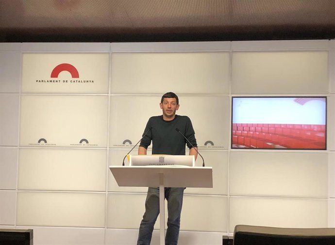 Archivo - El diputado de la CUP en el Parlament Xavier Pellicer en rueda de prensa este martes en el Parlament.