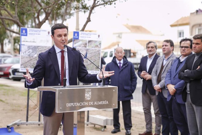 Colocación de la primera piedra de las obras de la Avenida de Los Cerrillos en Roquetas de Mar    (Almería)