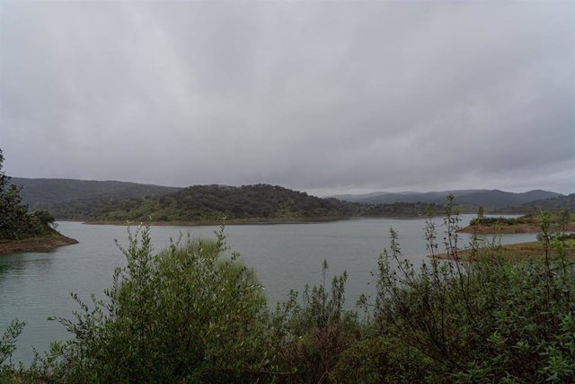 Archivo - Vista del Pantano de la Minilla embalse que suministra a la capital Andaluza, a 12 de Diciembre de 2022 en Sevilla, (Andalucía, España), foto de recurso