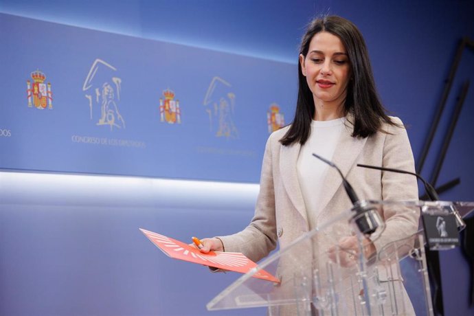 La portavoz de Ciudadanos en el Congreso, Inés Arrimadas, en una rueda de prensa