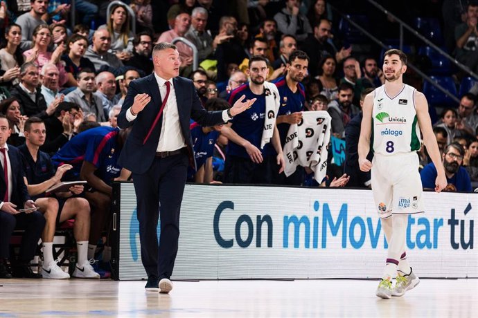 Archivo - Sarunas Jasikevicius, Head coach of FC Barcelona gestures during the ACB Liga Endesa match between FC Barcelona and Unicaja  at Palau Blaugrana on December 18, 2022 in Barcelona, Spain.