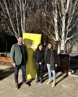 El coordinador general de MÉS per Mallorca, Lluís Apesteguia, la candidata de MÉS a la alcaldía de Binissalem, Aurora Mateu, y la 'número dos' en el Parlament, Maria Ramon.