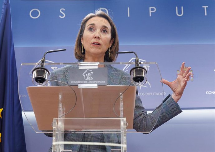 La portavoz del PP en el Congreso, Cuca Gamarra, durante una rueda de prensa posterior a la reunión de la Junta de Portavoces, en el Congreso de los Diputados, a 14 de febrero de 2023, en Madrid (España).