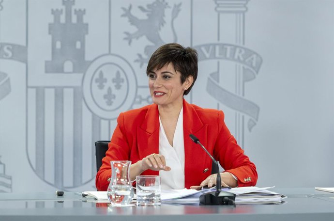 La ministra Portavoz, Isabel Rodríguez, durante una rueda de prensa posterior al Consejo de Ministros, en el Palacio de La Moncloa, a 31 de enero de 2023, en Madrid (España). El Gobierno ha aprobado una partida de ayudas directas a los agricultores para