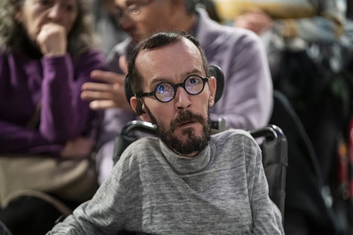 El portavoz de Unidas Podemos en el Congreso, Pablo Echenique, llega al acto '¿Consentiste o no? Solo sí es sí', en el Círculo de Bellas Artes, a 5 de febrero de 2023, en Madrid, (España). Podemos ha organizado este acto para reivindicar que el consenti