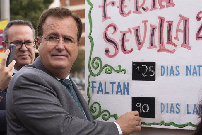 Archivo - El delegado de Fiestas Mayores del Ayuntamiento de Sevilla, Juan Carlos Cabrera, en una imagen de archivo.