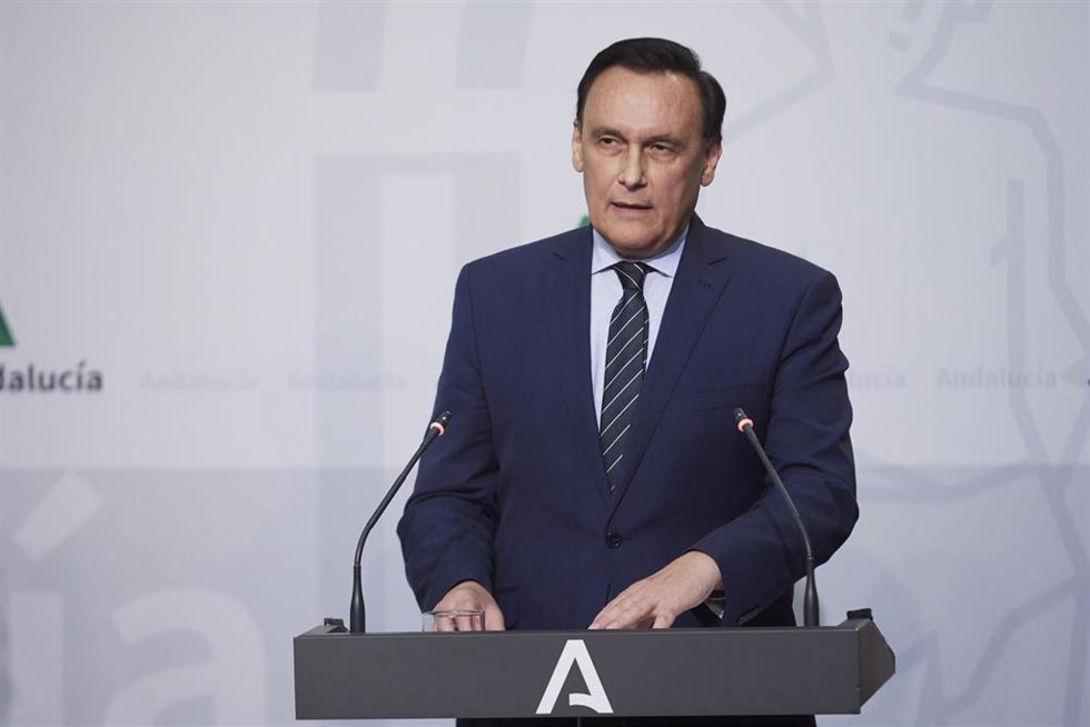 El consejero de Universidad e Innovación de la Junta de Andalucía, José Carlos Gómez Villamandos, durante la rueda de prensa posterior a la reunión semanal del Consejo de Gobierno de la Junta de Andalucía en el Palacio de San Telmo, a 14 de febrero de 2