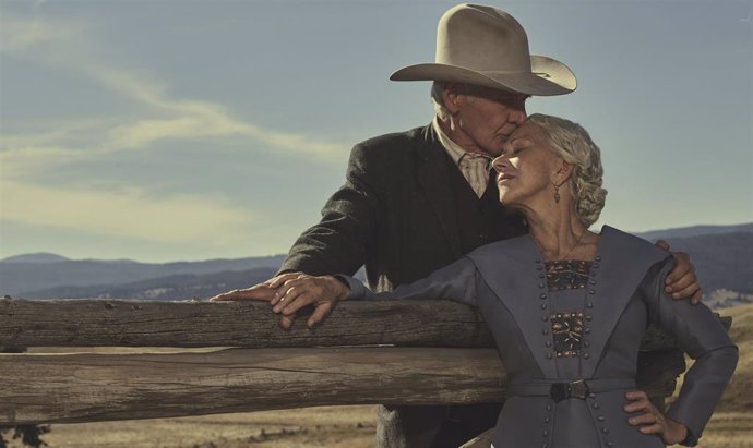 Archivo - Harrison Ford as Jacob Dutton and Helen MIrren as Cara Dutton in 1923 streaming on Paramount+ 2022. Photo Credit: James Minchin III/Paramount+