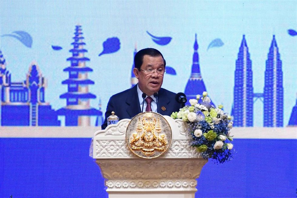 Archivo - El primer ministro de Camboya, Hun Sen