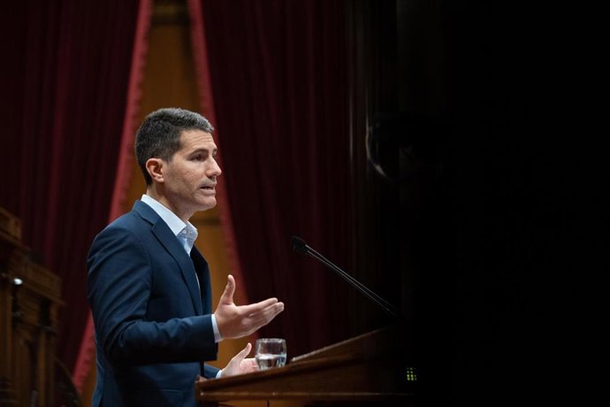 El portavoz de Cs en el Parlament, Nacho Martín Blanco, interviene durante el pleno de debate a la totalidad de los Presupuestos catalanes 2023, en el Parlament, a 14 de febrero de 2023, en Barcelona, Catalunya (España). El pleno del Parlament celebra e