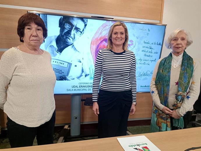 Amaia Del Campo,junto a Maite Martín y Rakel del Olmo.