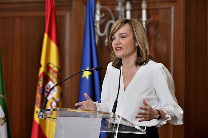 La ministra de Educación y Formación Profesional y portavoz del PSOE, Pilar Alegría, durante su discurso en el acto de entrega de Certificados de profesionalidad a 15 de febrero del 2022 en Jaén (Andalucía). En declaraciones a los medios de comunicación