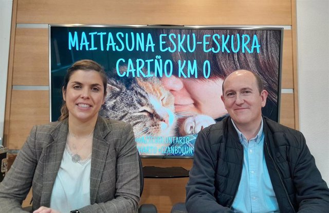Alba Delgado y Carlos Fernández presentan las nuevas acciones de sensibilización en el marco de la campaña de fomento de la adopción de animales de compañía.