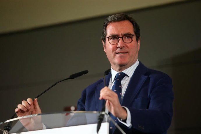 El presidente de CEOE, Antonio Garamendi, en un encuentro informativo