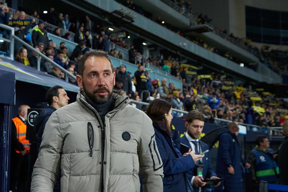 Pablo Machin, head coach of Elche CF, looks on during the spanish league, La Liga Santander, football match played between Cadiz CF and Elche CF at Nuevo Mirandilla stadium January 16, 2022, in Cadiz, Spain.