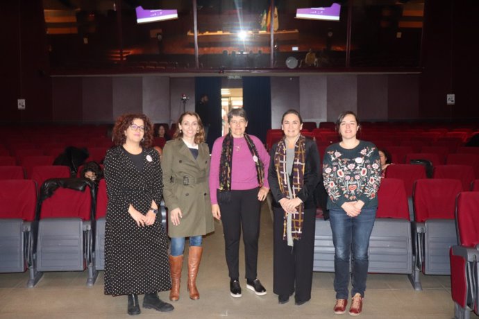 (Desde Izda.) Celia Prados, Sara Pinzi, María Luisa Calero, María José Polo Y Silvia Medina, Durante La Inauguración Del Congreso.