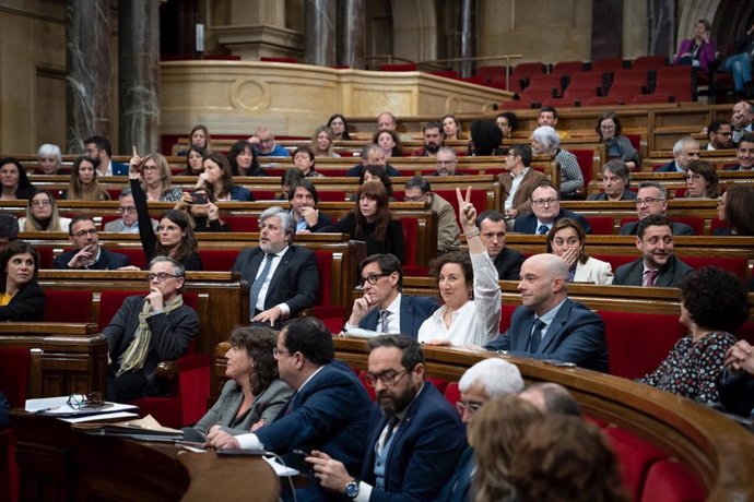 Los diputados del Parlament votan durante el pleno de debate a la totalidad de los Presupuestos catalanes 2023, en el Parlament, a 14 de febrero de 2023, en Barcelona, Catalunya (España). El pleno del Parlament celebra el debate a la totalidad del proye