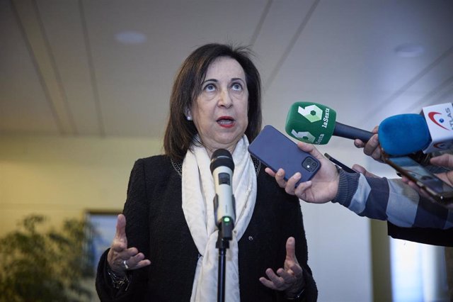 La ministra de Defensa, Margarita Robles, ofrece declaraciones a los medios tras presidir el acto de entrega del Premio José Francisco de Querol y Lombardero, en la sede del Ministerio, a 6 de febrero de 2023, en Madrid (España).  