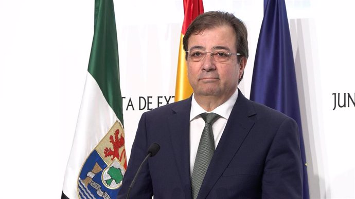 Imagen de archivo del presidente de la Junta de Extremadura, Guillermo Fernández Vara, en rueda de prensa