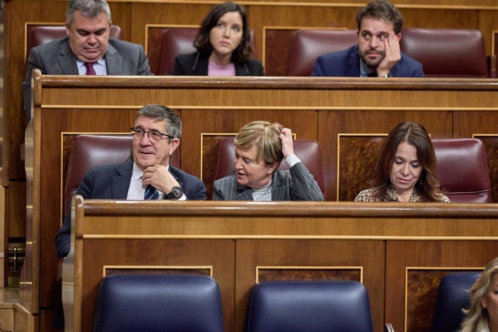 Archivo - El portavoz del PSOE en el Congreso, Patxi López, en una sesión plenaria en el Congreso de los Diputados