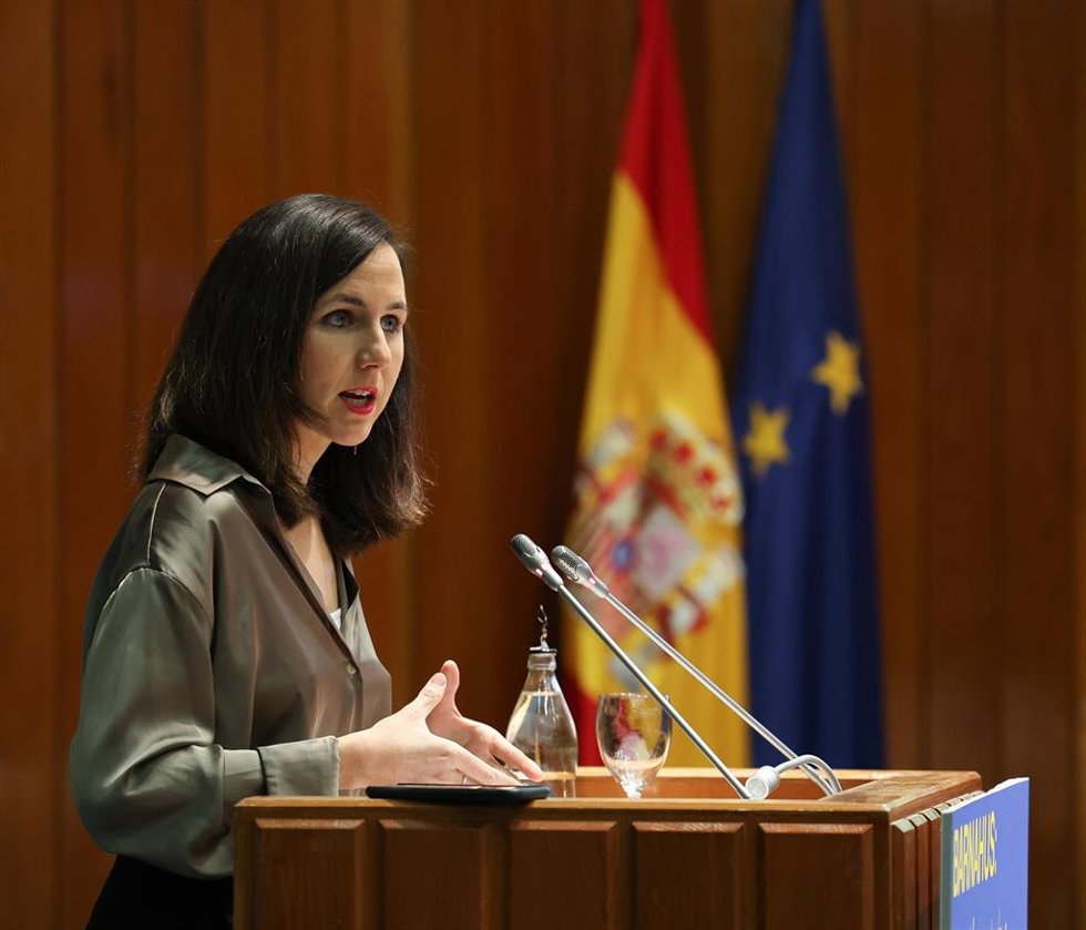 La ministra de Derechos Sociales y secretaria general de Podemos, Ione Belarra, interviene durante una conferencia del proyecto Barnahus en el Ministerio de Derechos Sociales y Agenda 2030, a 10 de febrero de 2023, en Madrid (España).