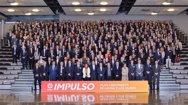 Foto de familia durante las II Jornadas del Plan Impulso