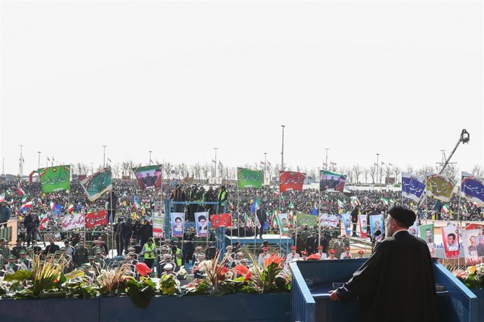 El presidente iraní, Ebrahim Raisi, asiste a un acto conmemorativo del 44 aniversario de la Revolución Islámica de 1979 en Teherán
