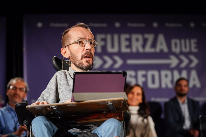 Archivo - El portavoz de Unidas Podemos en el Congreso de los Diputados, Pablo Echenique, participa en un acto político llamado La fuerza que transforma, en el centro cívico del barrio de Zabalgana, a 3 de diciembre de 2022, en Vitoria-Gasteiz, Álava,