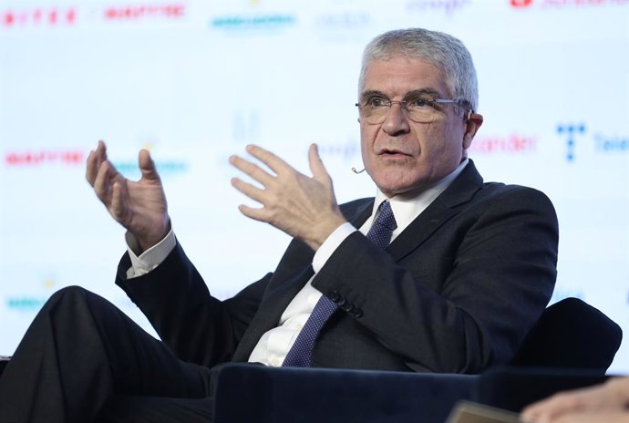 Archivo - El presidente de Renfe, Isaías Táboas