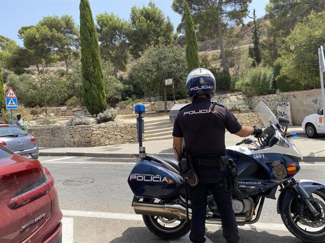 Archivo - Agente de la Policía Nacional.