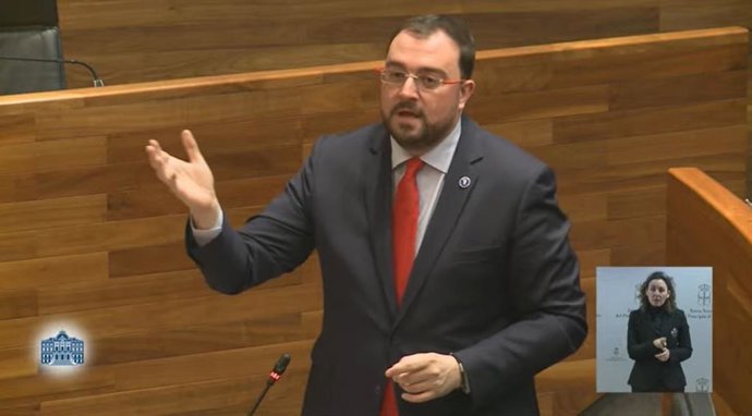 Adrián Barbón en la Junta General.