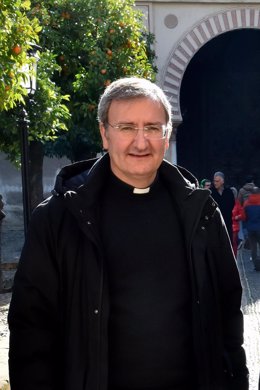 Archivo - El deán-presidente del Cabildo Catedral de Córdoba, Joaquín Alberto Nieva.
