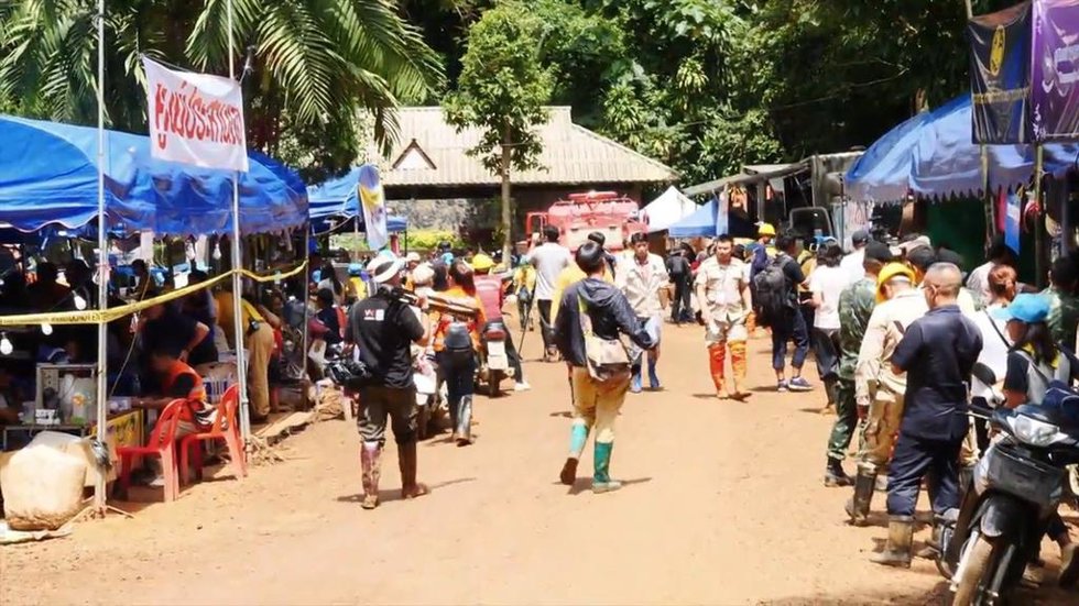 Archivo - Aparato de salvamento de los 12 niños atrapados en una cueva de Tailandia