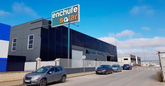 Centro logístico de EnchufeSolar, uno de los mayores de España.