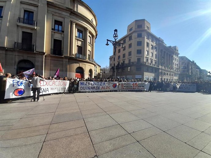 Empleados de la Administración se concentran en Pamplona reivindicando una "dignificación" de los servicios públicos