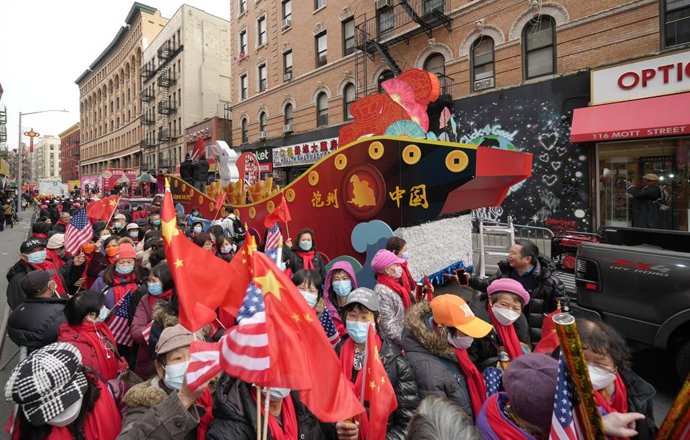The "Amazing Cangzhou, Ancient Canal City" theme float, with more than 10 meters of length, is the one and only float with a 3D modelling design in this years New York's Lunar New Year Parade and became the spotlight of the whole parade immediately.